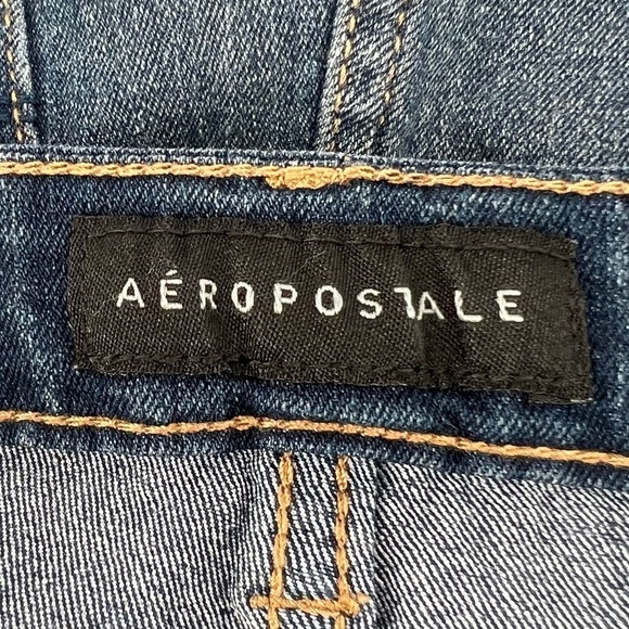 Aeropostale Midi Cuffed Hem Jean Shorts Size 4 Women’s - Picture 2 of 6